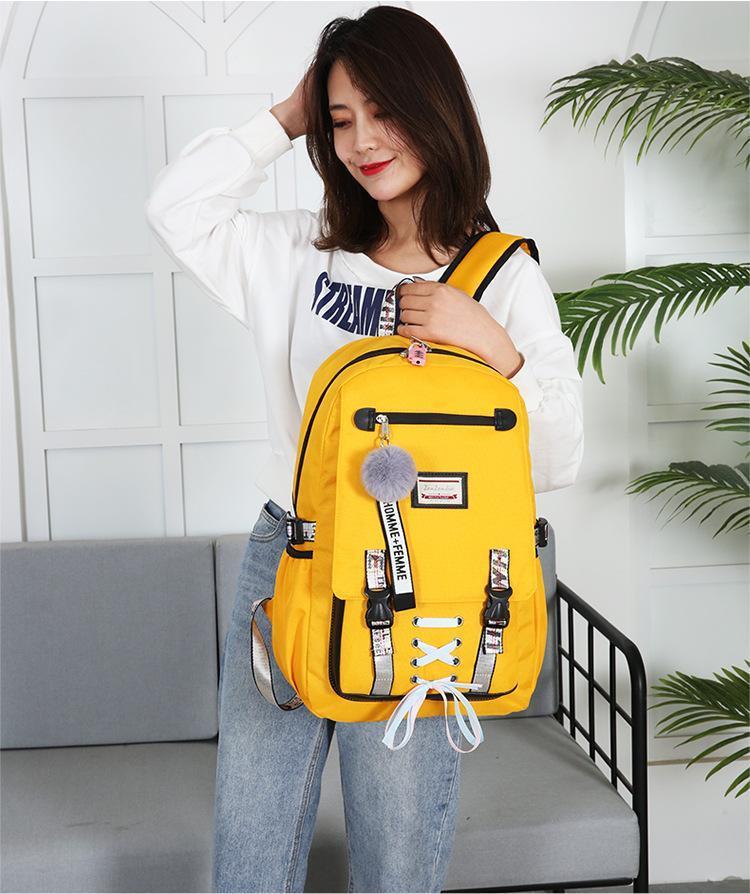 Mochila Feminina com Entrada USB e Trava Anti-Roubo 