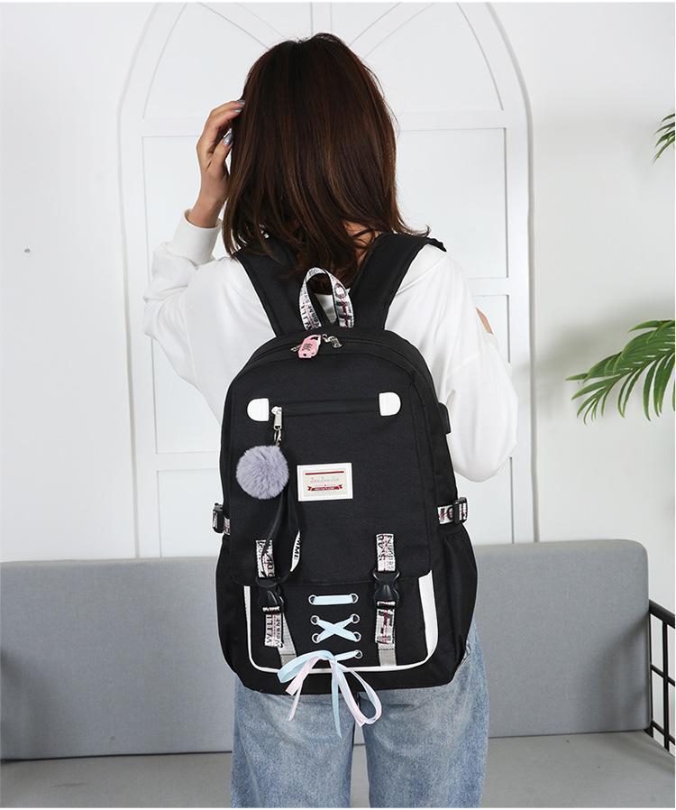 Mochila Feminina com Entrada USB e Trava Anti-Roubo 